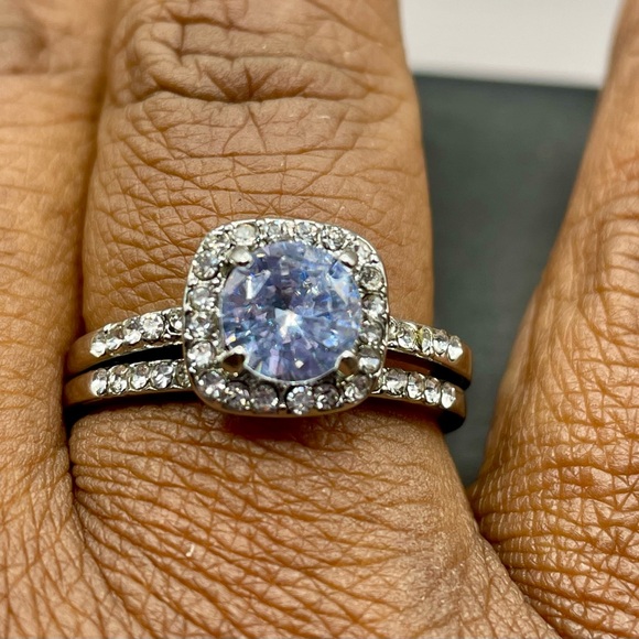 Engagement jewelry 2 pc set. Classic straight band rings with round cut zirconia - Picture 6 of 7